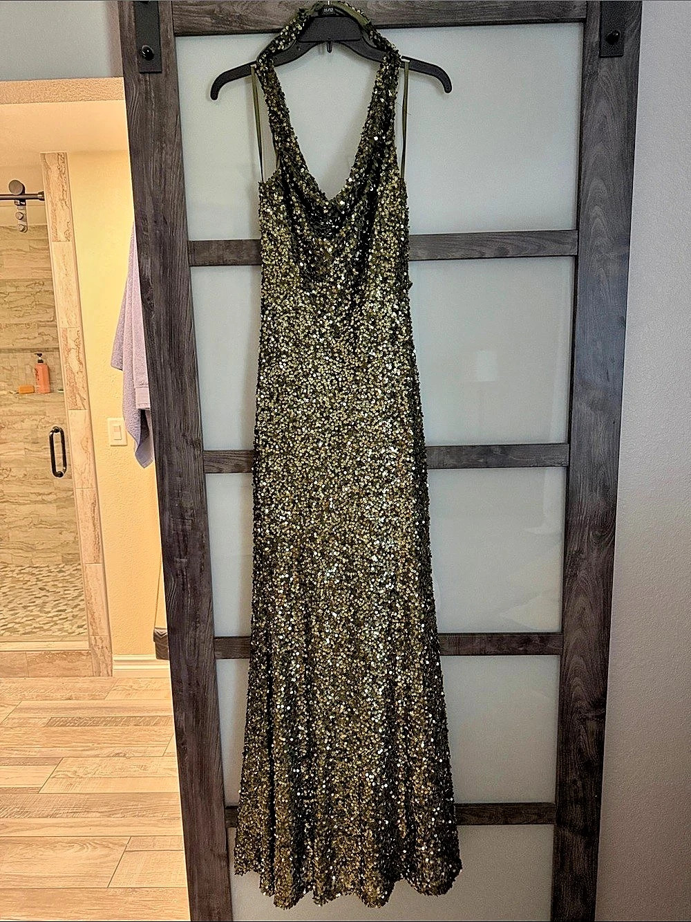 B. Darlin Sequin Halter Cowl Neck Fitted Dress Green & Gold Like New